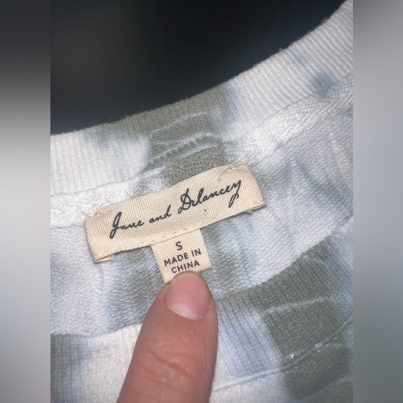 Jane & Delancey Sage Green & off white Tie Dye Cinch Waist Tee Size Small EUC - Picture 5 of 6